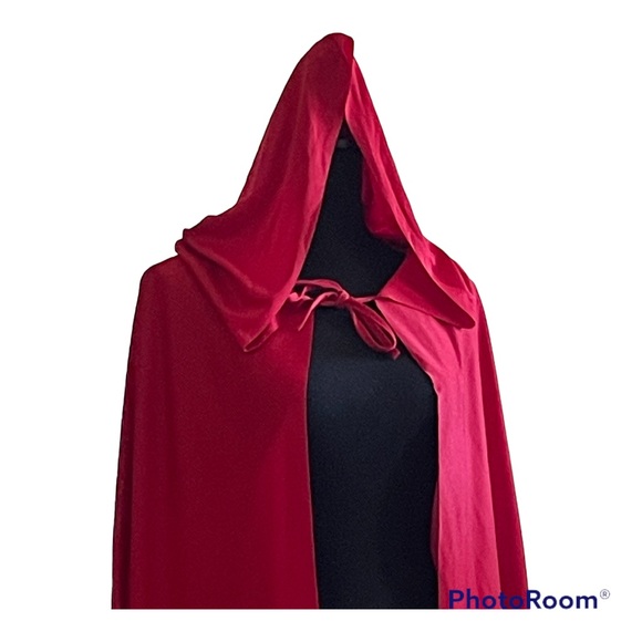 Red Hooded Cloak - Picture 2 of 7